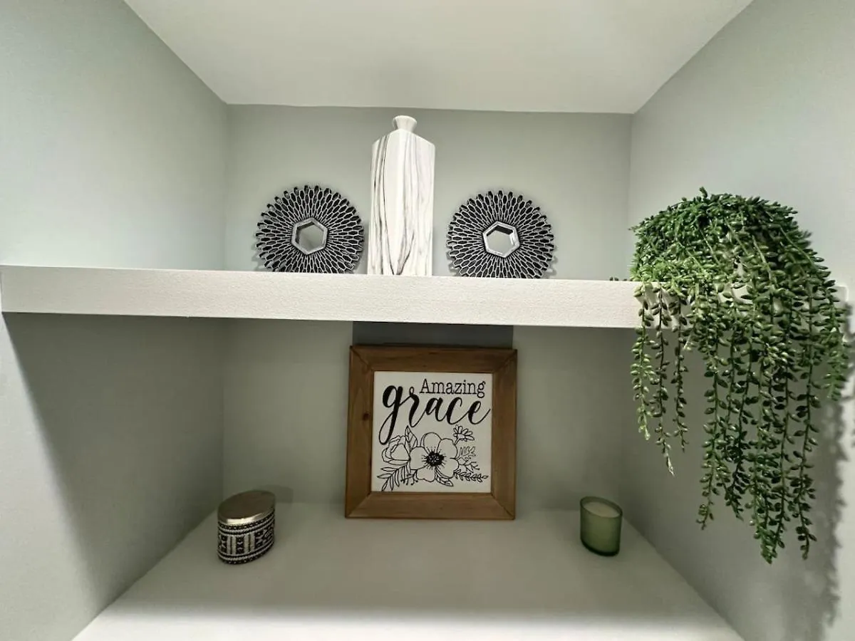 שרלוט Serenity Haven - Modern Retreat דירה